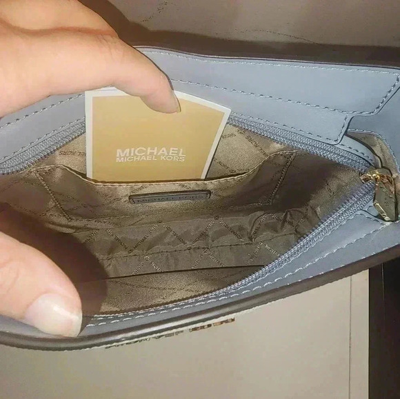 Michael Kors Jett Set Medium SWING PacK Messenger Bag - Picture 7 of 7